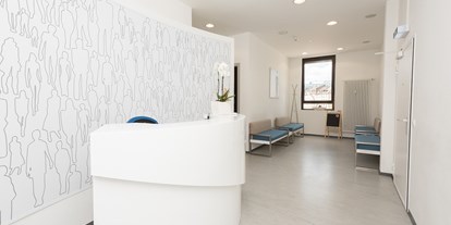 Schönheitskliniken - Wadenkorrektur - Eingangsbereich - Standort Gallup Frankfurt - Schönheitskliniken am Main