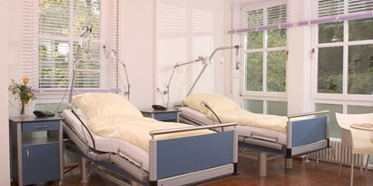 Schönheitskliniken - Schamlippenkorrektur - Patientenzimmer - Isartal Praxis-Klinik