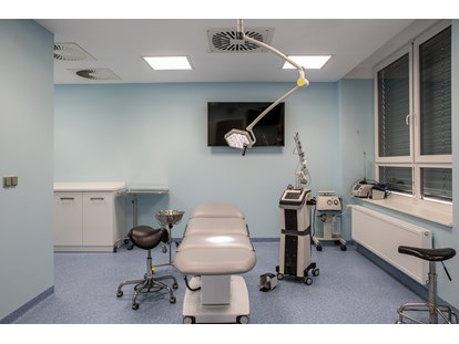 Schönheitskliniken - Gynäkomastie - Kleiner Operationssaal - Medicom Clinic Brünn