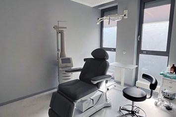Schoenheitsklinik:  A Plus Klinik Klinik für Augen & Ästhetik in Heilbronn. Behandlungszimmer 1 - A Plus Klinik Heilbronn | Augen & Ästhetische Behandlungen