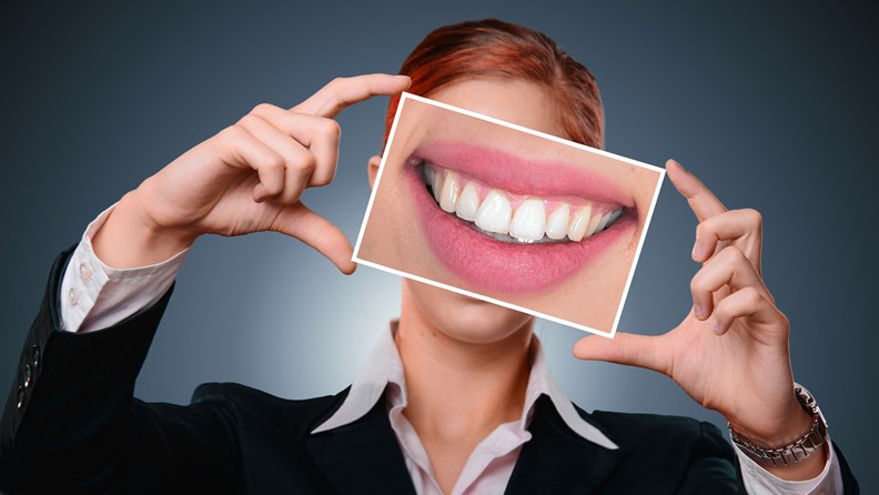 Zahnschiene oder Zahnspange – was ist die bessere Option? - Schoenheitsklinik.info