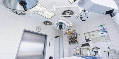 Schönheitskliniken - Haartransplantation - moderner OP - Saal Standort Offenbach - Schönheitskliniken am Main