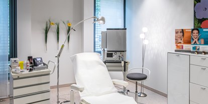 Schönheitskliniken - dauerhafte Haarentfernung - Mainz - Behandlungsraum Fort Malakoff Klinik - Fort Malakoff Klinik in Mainz
