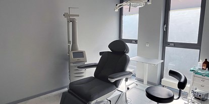 Schönheitskliniken - Facelift - Heilbronn -  A Plus Klinik Klinik für Augen & Ästhetik in Heilbronn. Behandlungszimmer 1 - A Plus Klinik Heilbronn | Augen & Ästhetische Behandlungen