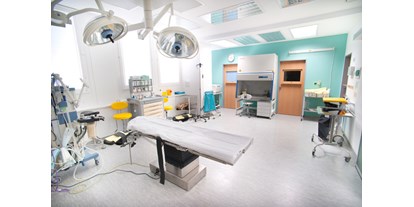Schönheitskliniken - Schamlippenkorrektur - Großer Operationssaal - Medicom Clinic Brünn