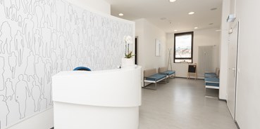 Schönheitskliniken - Kinnkorrektur - Hessen - Eingangsbereich - Standort Gallup Frankfurt - Schönheitskliniken am Main