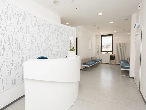 Schoenheitsklinik: Eingangsbereich - Standort Gallup Frankfurt - Schönheitskliniken am Main