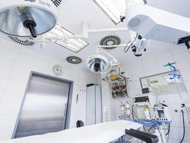 Schoenheitsklinik: moderner OP - Saal Standort Offenbach - Schönheitskliniken am Main