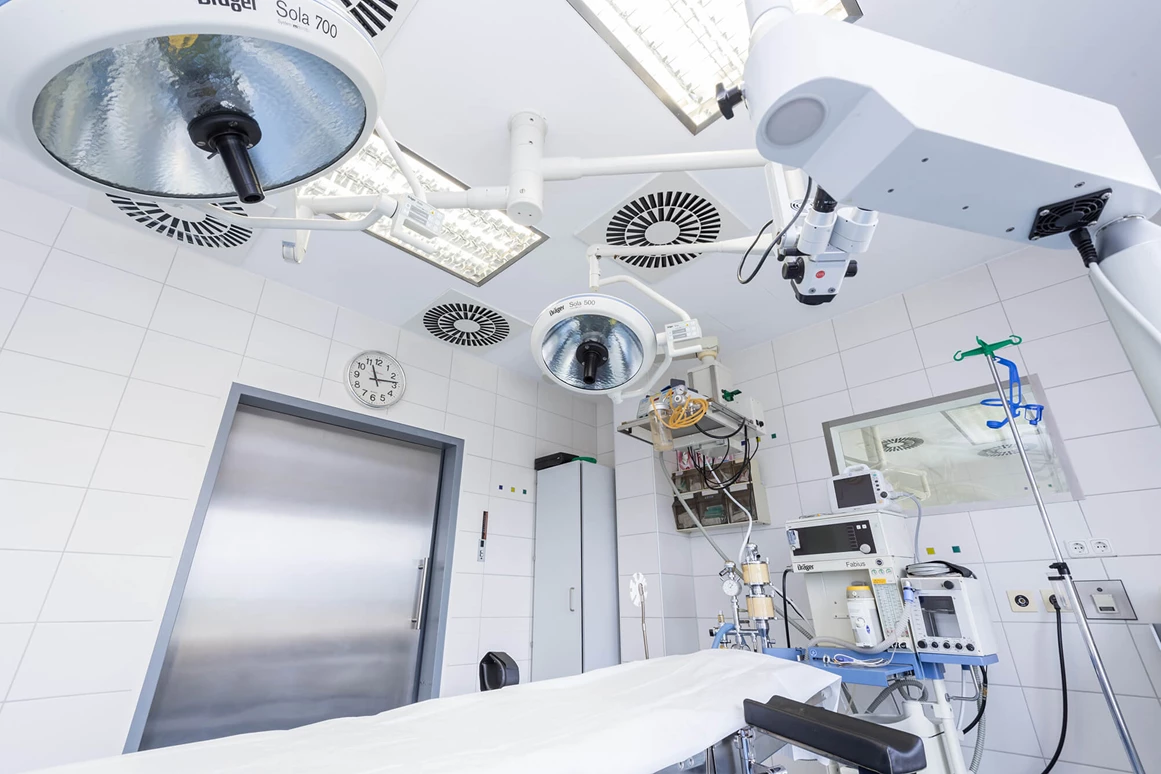 Schoenheitsklinik: moderner OP - Saal Standort Offenbach - Schönheitskliniken am Main