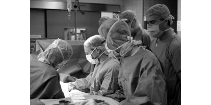 Schönheitskliniken - Einzelzimmer - Dr. Hodorkovski Brustvergrößerung Stuttgart - UNIKAT AESTHETIK Dr. med. Igor Hodorkovski