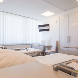 Schoenheitsklinik: An dieser Stelle möchten wir Ihnen unser klimatisiertes Patientenzimmer vorstellen.  
 - e-sthetic®
