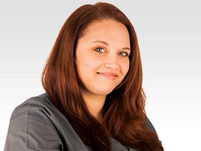 Schönheitskliniken - Brustverkleinerung - Frau Nicole Corzo-Menendez ist seit über acht Jahren als Fachkrankenschwester tätig.Durch ihre kontinuierliche Erfahrung umsorgt Sie unserer Patienten mit sehr viel Feingefühl und Professionalität. - e-sthetic®