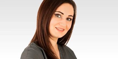 Schönheitskliniken - Brustverkleinerung - Frau Cristina Varvaroi ist unsere geschätzte Servicekraft. Während Ihres Klinikaufenthaltes hat Sie immer ein offenes Ohr für Sie und unterstützt das gesamte e-sthetic Team mit Ihrer freundlichen und offenen Art. - e-sthetic®