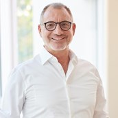 Schoenheitsklinik - Dr. Markus Klöppel - Gründer & Klinikleiter  - THERESIUM │ DR. KLOEPPEL
