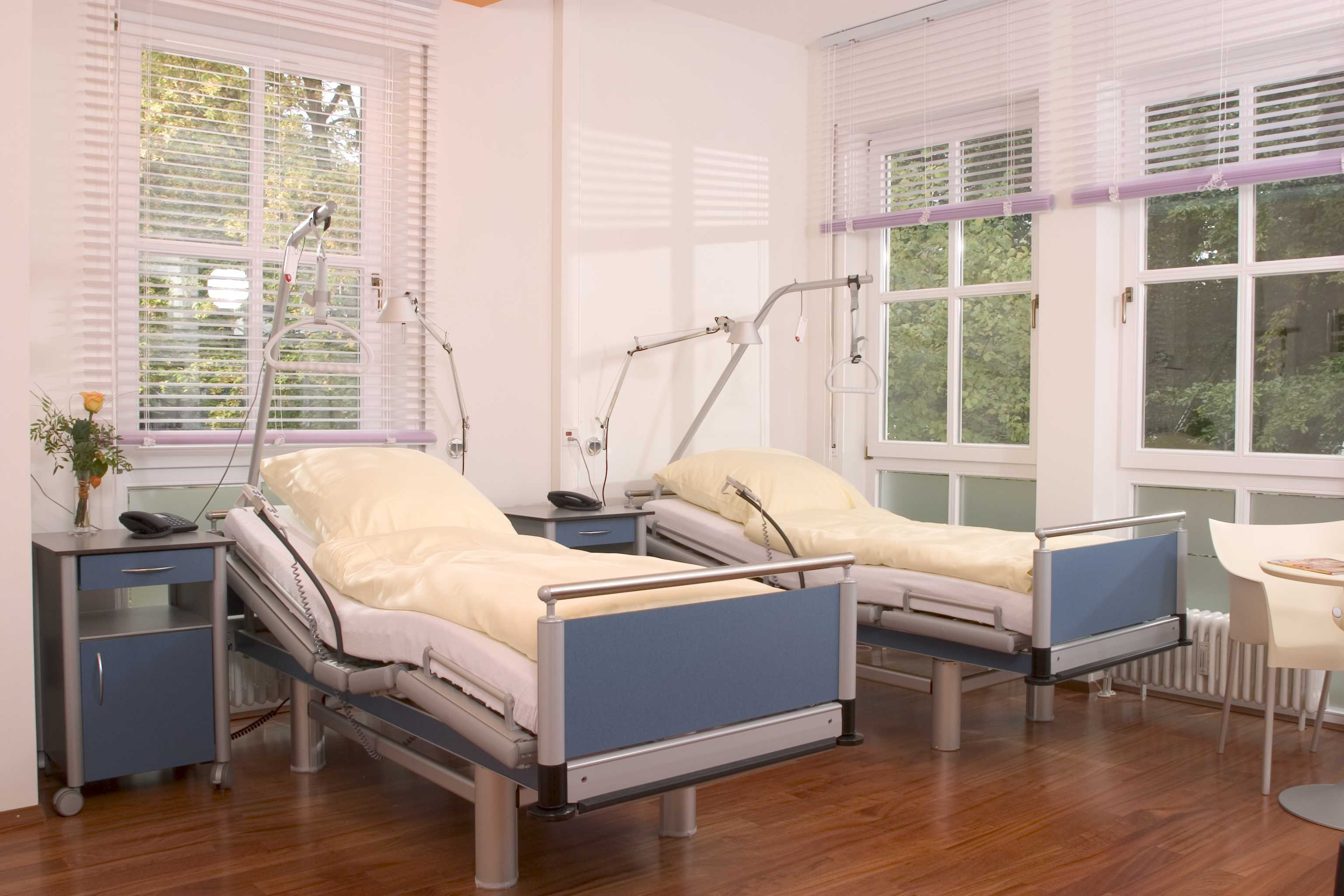 Schoenheitsklinik: Patientenzimmer - Isartal Praxis-Klinik