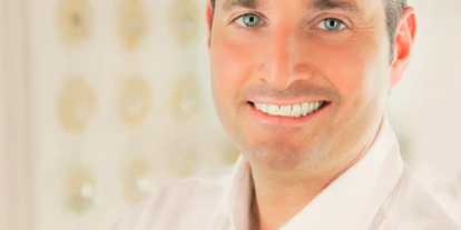 Schönheitskliniken - Haartransplantation - Dr. med. A. Entezami
Facharzt für Plastische und Ästhetische Chirurgie
Klinikinhaber - Klinik am Pelikanplatz GmbH