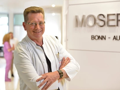 Schönheitskliniken - Brustverkleinerung - Hans-Jürgen Rabe, Facharzt für Plastische und Ästhetische Chirurgie, Chefarzt der Moser-Klinik in Bonn - Moser-Klinik Bonn