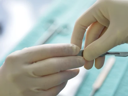 Schönheitskliniken - Brustverkleinerung - Präzision und Teamarbeit im Dienste Ihrer Schönheit - Moser-Klinik Bonn