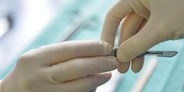 Schönheitskliniken - Tränensäcke entfernen - Deutschland - Präzision und Teamarbeit im Dienste Ihrer Schönheit - Moser-Klinik Bonn