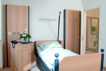 Schoenheitsklinik: Patientenzimmer auf Hotel-Niveau - hier können Sie sich wohlfühlen. - Moser-Klinik Bonn