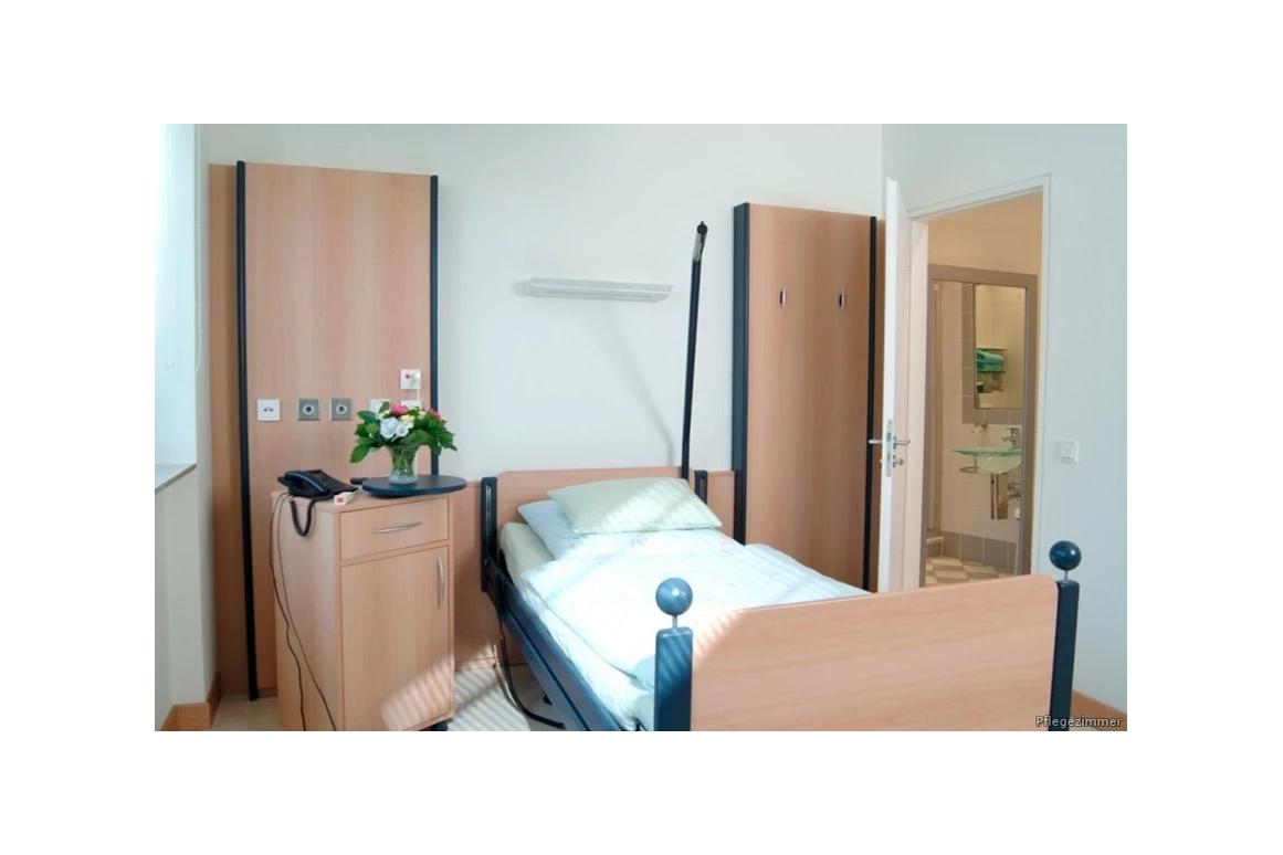 Schoenheitsklinik: Patientenzimmer auf Hotel-Niveau - hier können Sie sich wohlfühlen. - Moser-Klinik Bonn
