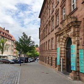 Schoenheitsklinik: Clinic im Centrum in der City von Nürnberg; gleich neben Bräuninger und Saturn - Clinic im Centrum für Plastische & Ästhetische Chirurgie in Nürnberg