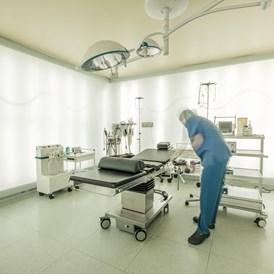 Schoenheitsklinik: OP-Saal in der Clinic im Centrum Nürnberg - Clinic im Centrum für Plastische & Ästhetische Chirurgie in Nürnberg
