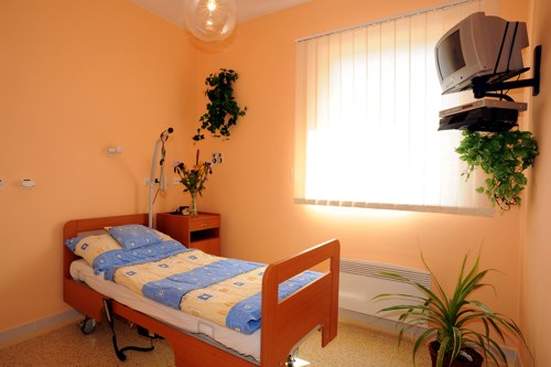 Schoenheitsklinik: Und hier sehen Sie ein Einzelzimmer - Schönheitsklinik Tabor