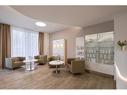 Schönheitskliniken - Brustverkleinerung - Warteraum - Medicom Clinic Brünn
