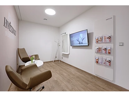 Schönheitskliniken - Brustverkleinerung - Warteraum - Medicom Clinic Brünn
