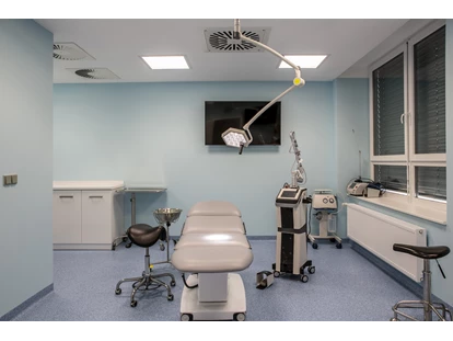 Schönheitskliniken - Brustverkleinerung - Kleiner Operationssaal - Medicom Clinic Brünn