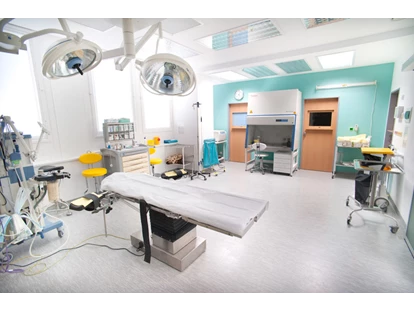 Schönheitskliniken - Brustverkleinerung - Großer Operationssaal - Medicom Clinic Brünn