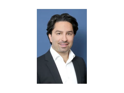 Schönheitskliniken - Bruststraffung - Luxemburg-Region - Dr. med. Ramin Assassi
Facharzt für Plastische und Ästhetische Chirurgie - Centre de Chirurgie Plastique et Esthétique Dr Assassi