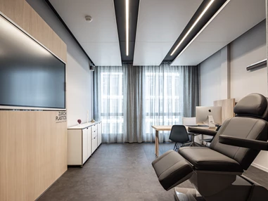 Schoenheitsklinik: Besprechungszimmer mit Simulationsbildschirm - Zurich Plastics