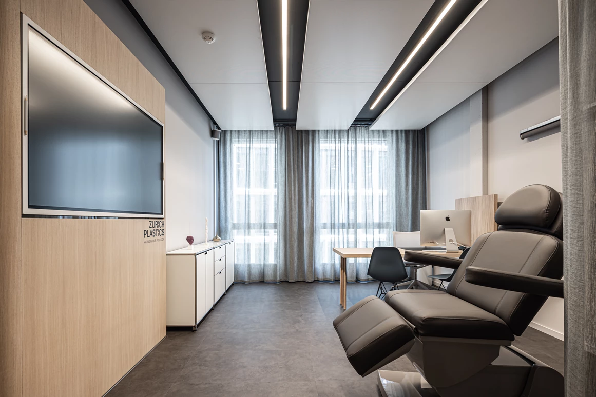 Schoenheitsklinik: Besprechungszimmer mit Simulationsbildschirm - Zurich Plastics