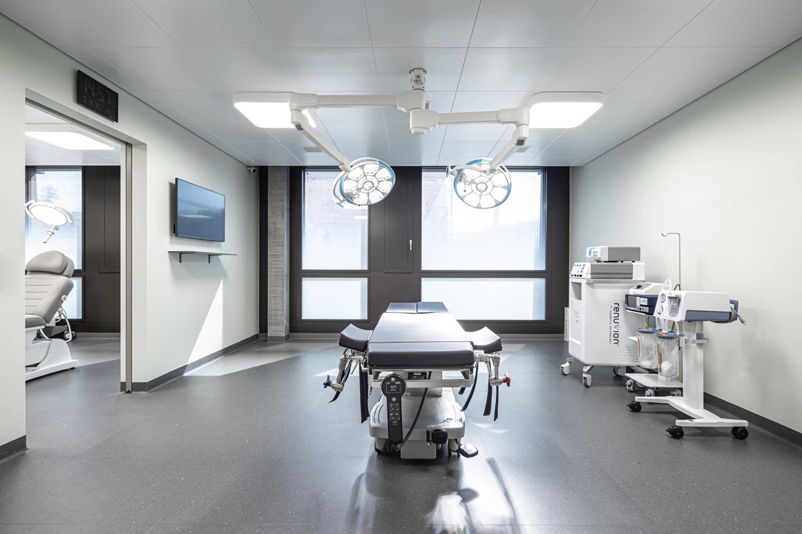 Schoenheitsklinik: Operationssaal Klasse 1 - Zurich Plastics