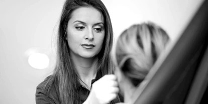 Schönheitskliniken - Brustverkleinerung - Frau Gabriella Birda , Leitung Administration, Disposition und Personal
 - Praxisklinik Urania