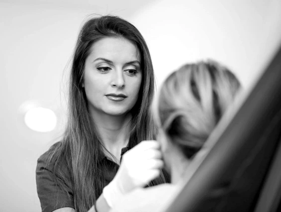 Schoenheitsklinik: Frau Gabriella Birda , Leitung Administration, Disposition und Personal
 - Praxisklinik Urania