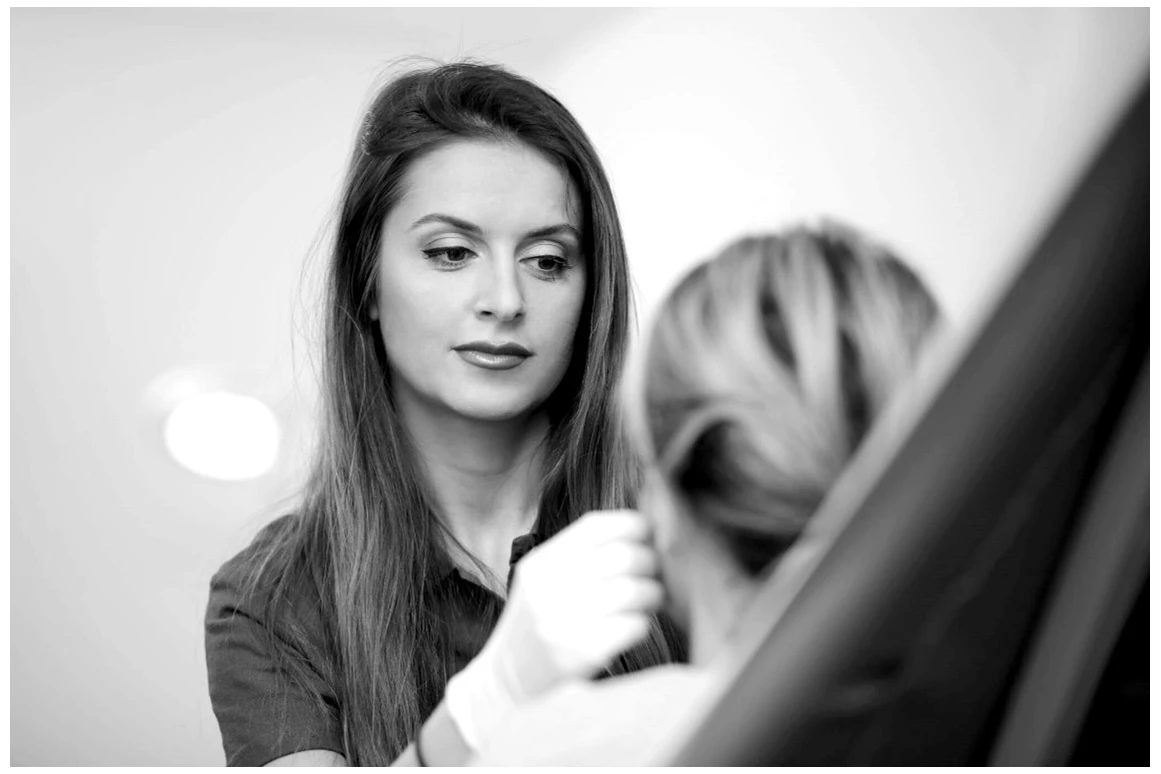 Schoenheitsklinik: Frau Gabriella Birda , Leitung Administration, Disposition und Personal
 - Praxisklinik Urania